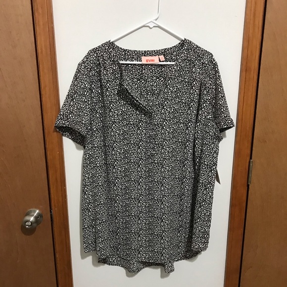 Evri Tops - NWT Evri Black/White Pattern Blouse 3X